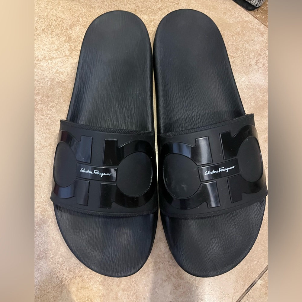 Mens Salvatore Ferragamo slides. Worn a few times